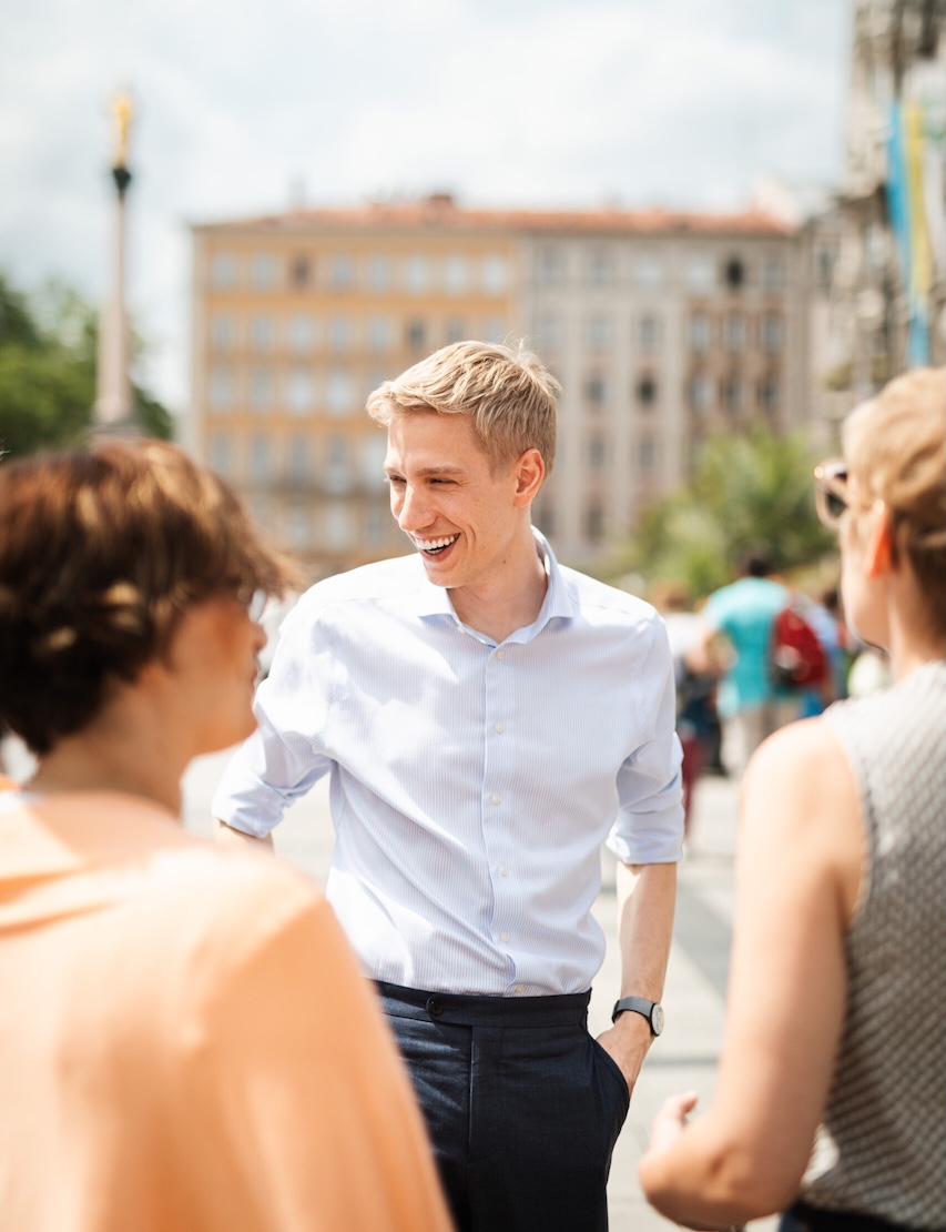 Dominik im Gespräch